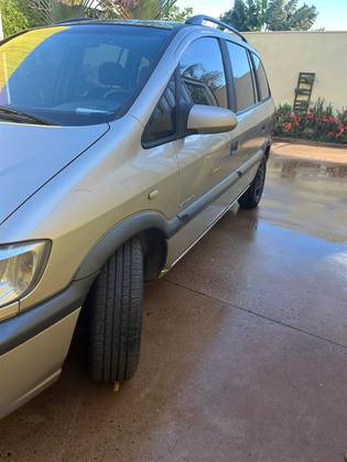 CHEVROLET ZAFIRA 2.0 MPFI EXPRESSION 8V FLEX 4P AUTOMÁTICO